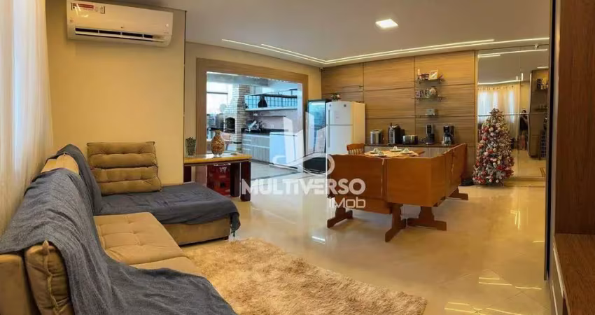 Casa de Luxo no Embaré, 03 suites, Piscina,Cozinha Gourmet com Churrasqueira e Ármarios Planejados. R$3.510.000,00