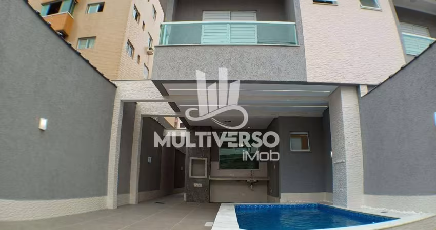 Sobrado Novo com 3 suítes e Sala 2 Ambientes - Piscina e Espaço Gourmet