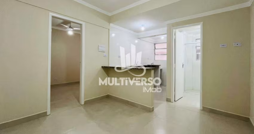 Apartamento 1 dormitório reformado na quadra da praia na Ponta da Praia em Santos