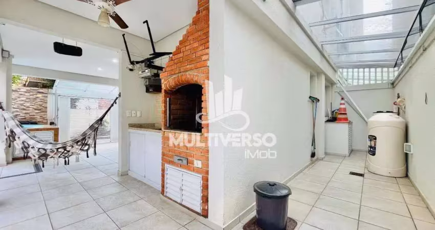 Casa sobrado 3 dormitórios com dependência com piscina e churrasqueira boqueirão