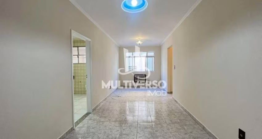 Apartamento 69m² - Pompeia - 1 quadra da praia. Portaria, elevador e garagem!