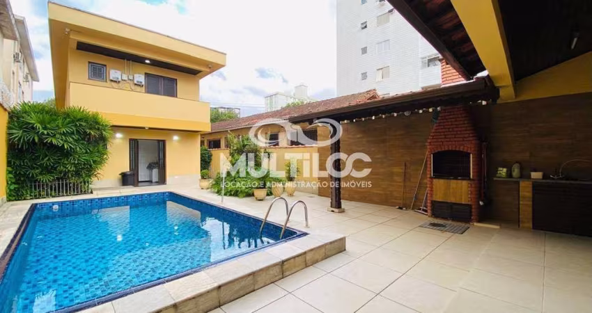 Casa isolada sobrado com piscina churrasqueira e quintal