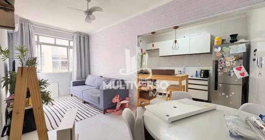 Apartamento 2 dormitórios reformado vaga demarcada no marapé em santos
