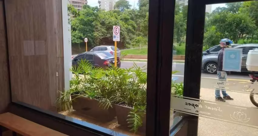 Lindo apartamento com varanda gourmet , completíssimo em armários, ar condicionado , muito bem localizado