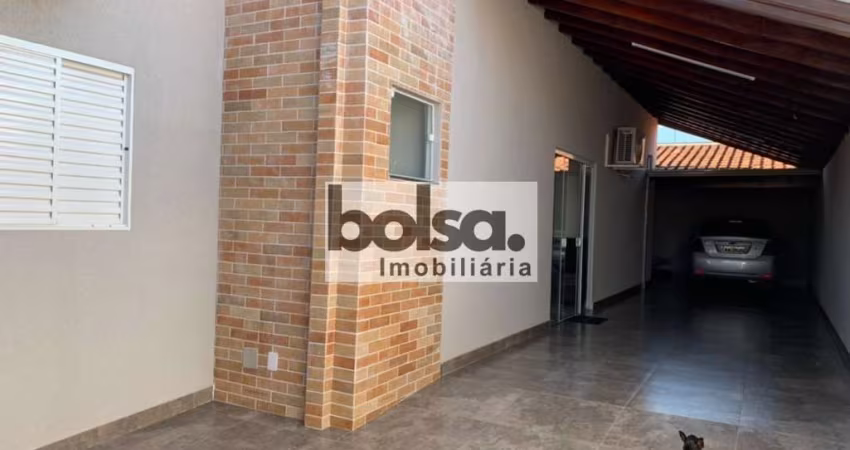 Casa para venda com 180 m² e 3 quartos em Núcleo Habitacional Mary Dota, Bauru - SP