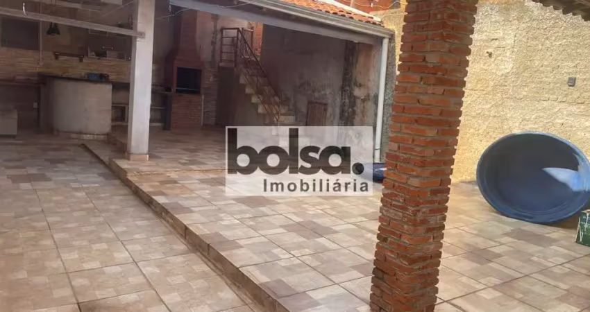 Casa ampla com terreno de 429 metros!
