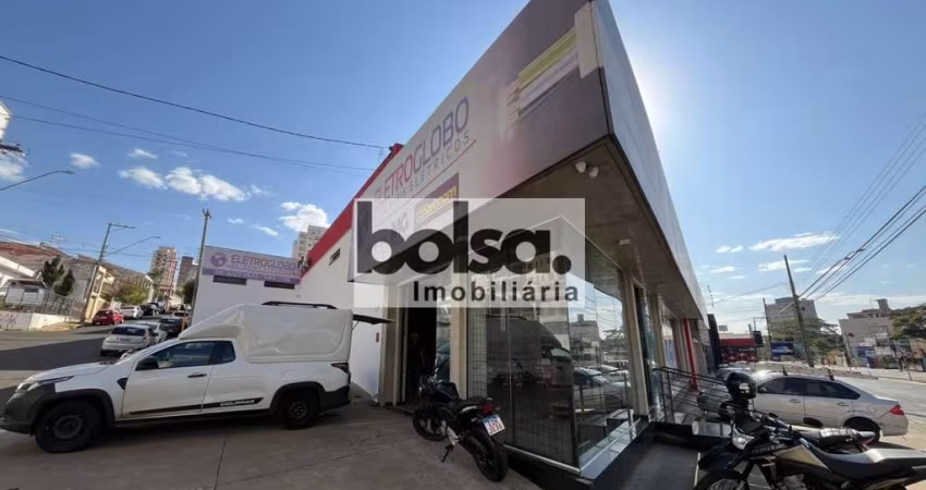 PRÉDIO COMERCIAL EM AVENIDA DE GRANDE MOVIMENTO ! !