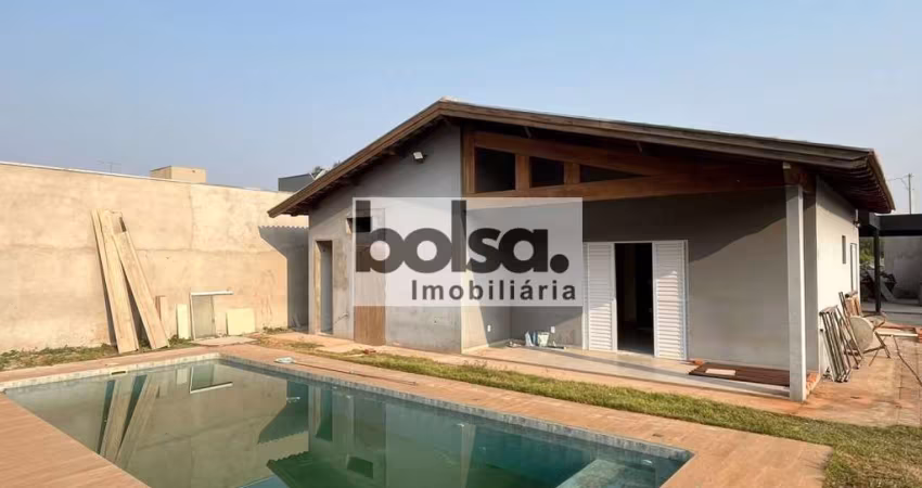 CASA COM AMPLO QUINTAL NO CONDOMINÍO PRIMAVERA ! !