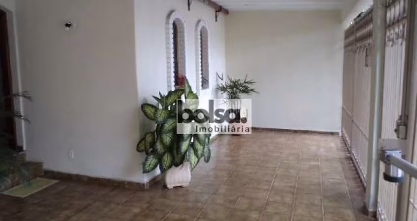 CASA COM LOCALIZAÇÃO PRIVILEGIADA ! !