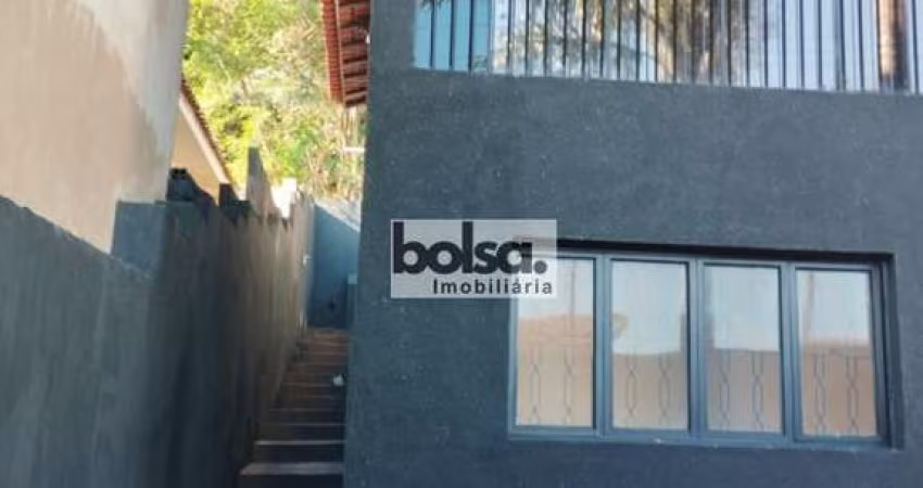 Linda Casa com 4 dormitórios na Vista Alegre
