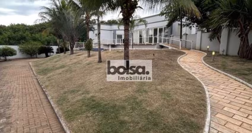 CASÃO COM MUITO ESPAÇO
