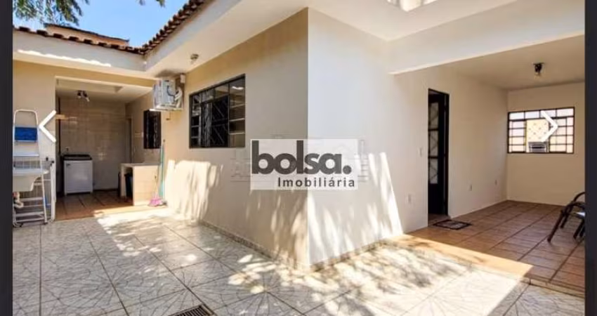 Casa de fundos com otima localização Avenida Nossa Senhora de fátima