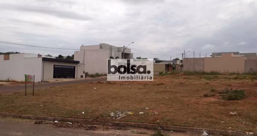 Terreno de esquina para venda com 250 m² em Conjunto Habitacional Isaura Pitta Garms, Bauru - SP