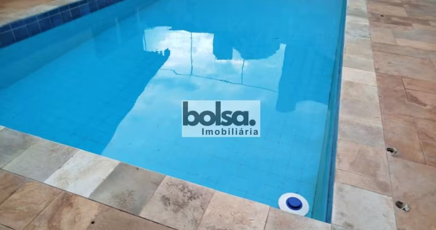 Casa  toda construída com tijolinhos, excelente localização, tanto residencial como comercial.