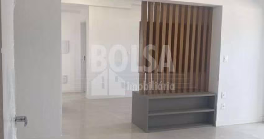 Lindo apartamento com varanda gourmet , completíssimo em armários, ar condicionado , muito bem local
