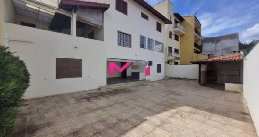 CASA A VENDA NO BAIRRO VILA GALVÃO - JUNDIAÍ/SP. 05 QUARTOS - 06 VAGAS DE GARAGEM. *ACEITA PERMUTA*.