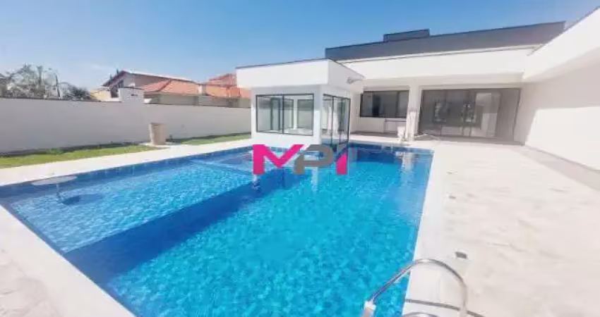 Casa Térrea de Alto Padrão à Venda Condomínio Village Castelo em Itu (Km 80 - Castelo Branco)