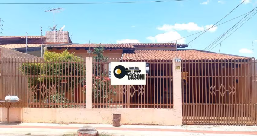 Casa com depend&#234;ncia nos fundos