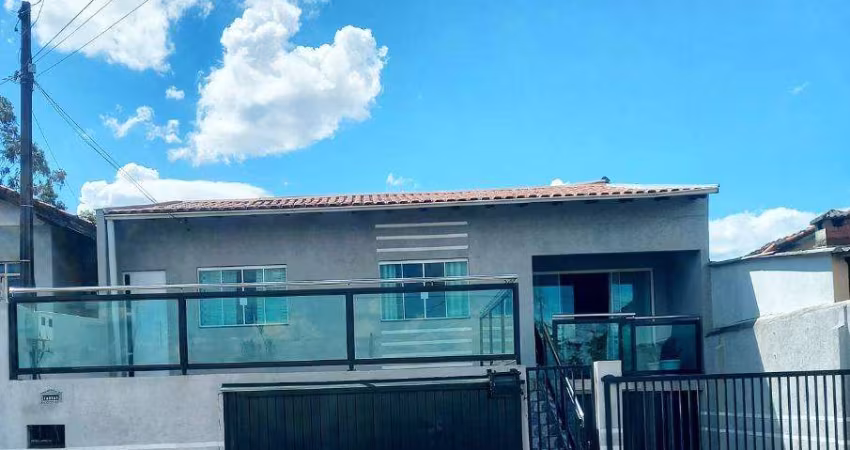 CASA COM SAL&#195;O COMERCIAL NO CJ. AVELINO VIEIRA