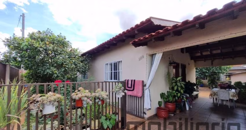 TERRENO COM DUAS CASAS - JD ANA ROSA