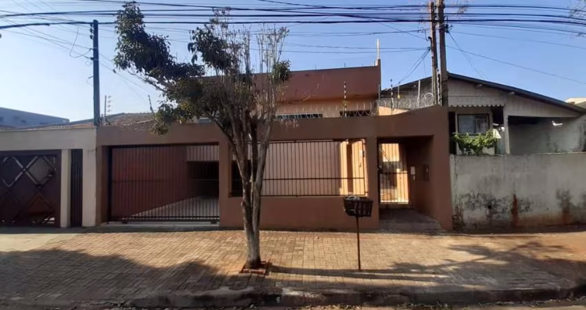 EXCELENTE CASA COM 3 QUARTOS E TERRA&#199;O - JD HEDY