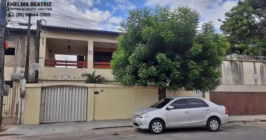 Casa duplex, 7 dormitórios, varandão, quintal com galpão, parquelândia