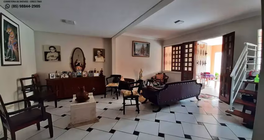 Triplex, 5 suítes, 4 vagas, varanda, quintal, terraço, pode ser transformada em 2 casas