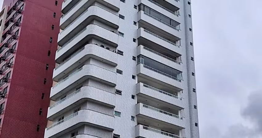 Vendo amplo apartamento com 3 suítes, 3 vagas, 1 por andar, aldeota