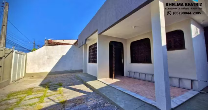 Vendo casa no montese com amplo terreno, toda solta, varanda e quintal