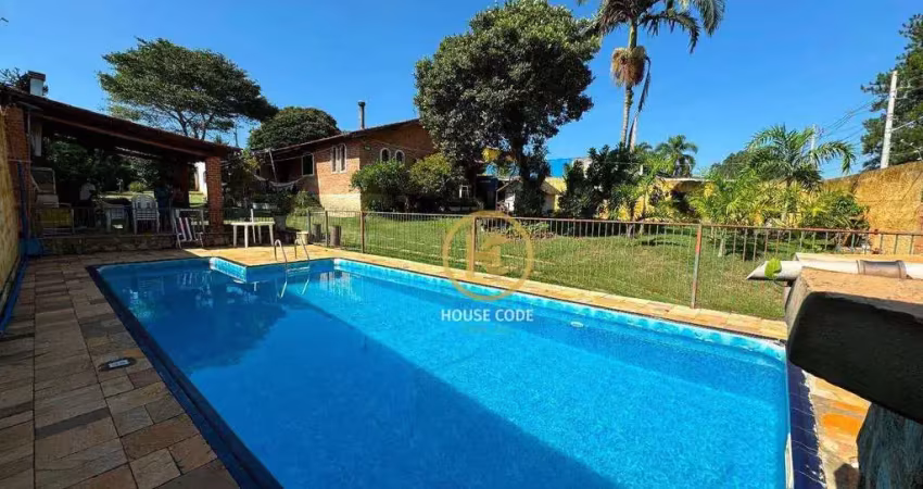 Casa com 03 suítes piscina e edícula 355 m²