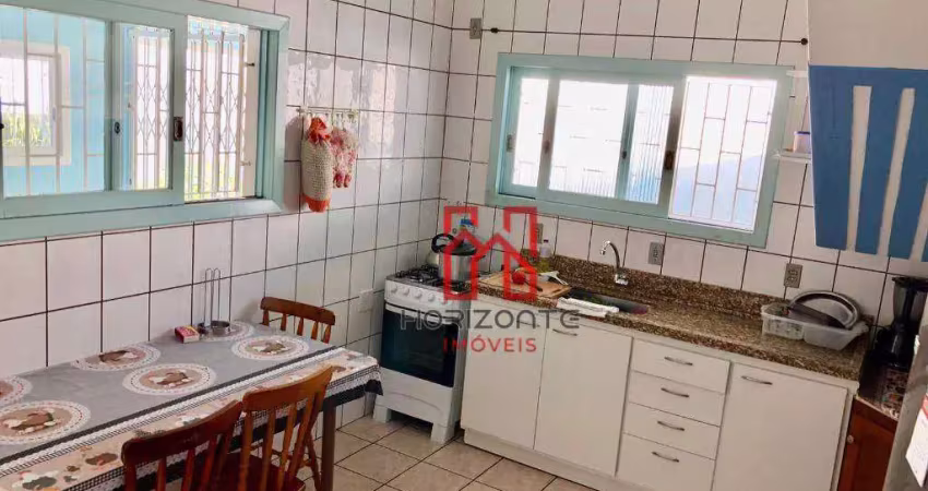 Casa com 6 dormitórios à venda, 216 m² por R$ 1.325.000,00 - Daniela - Florianópolis/SC