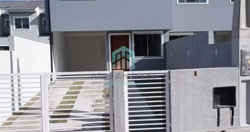 Casa Geminada em Forquilhas - 2 Dorms, 1 Suíte por R$450k