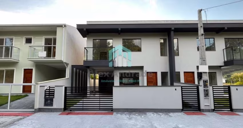Casa Geminada em Forquilhas - 3 Dormitórios por R$580 mil