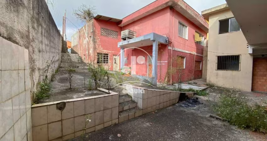 Vila Junqueira. Terreno de 344m2, com 11,20m de frente. Declive de 2,70m aproximadamente. Aceita troca de área.