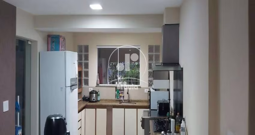 Sobrado de Luxo à Venda na Vila Scarpelli, Santo André-SP! 3 Quartos, 2 Suítes, 1 Sala, 4 Banheiros, 3 Vagas, 273m²!