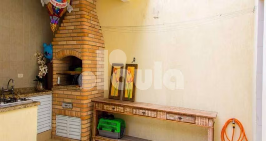 Sobrado com 180m² na Vila Scarpelli.