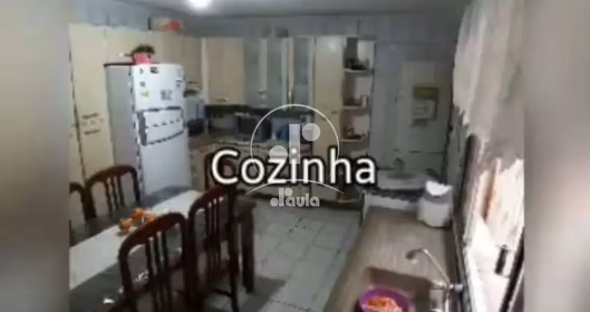 Sobrado a venda com 100m², 3 dormitórios e 01 vaga na Vila Luzita em Santo André.