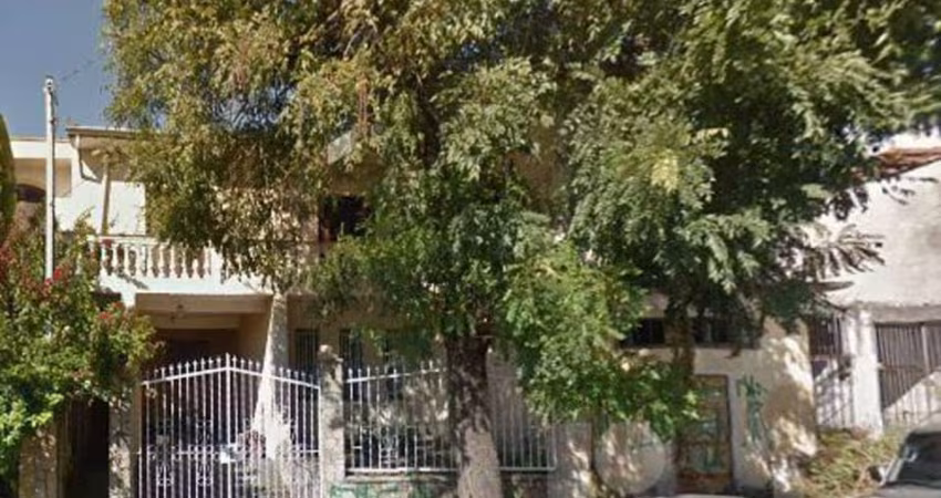 Sobrado à venda em Santo André-SP, Vila Alice: 5 quartos, 4 salas, 4 banheiros, 3 vagas de garagem, 240 m².