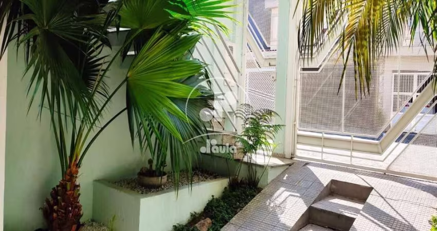 Sobrado com 272 m² de área construída no jardim Do Pillar.