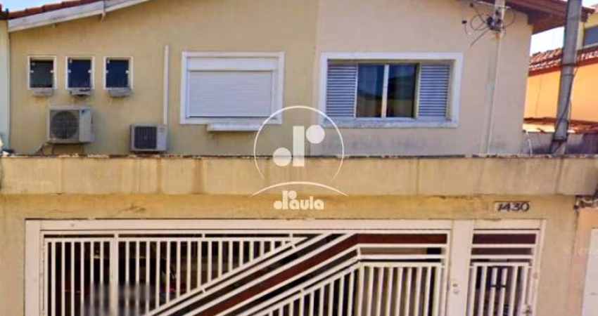 Sobrado de 252m² à venda em Santo André-SP, bairro Campestre: 3 quartos, 1 suíte, 2 salas, 3 banheiros e 2 vagas de garagem.