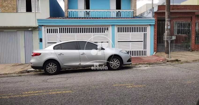 Sobrado de 251m² à Venda em Santo André-SP! 4 Quartos, 4 Suítes, 2 Salas, 5 Banheiros, 3 Vagas. Venha Conferir!