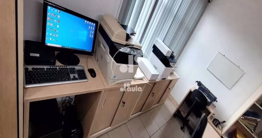 Sala Comercial no Jardim Bela Vista Com 33 m² de área . Sala com mesas, cadeiras, e armários , 1 banheiro com armário multiuso, 1 vaga de garagem
