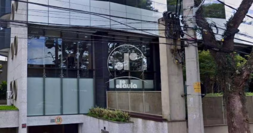 Sala comercial á Venda no Bairro Jardim em Santo André com dois banheiros, pode ser adptada com divisorias em dry wall, ambiente coorporativo.