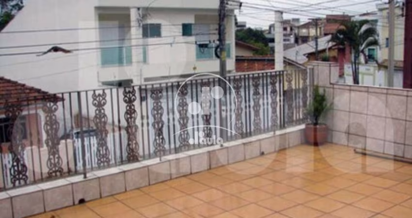 Imóvel todo reformado na Vila Scarpelli, quintal com churrasqueira