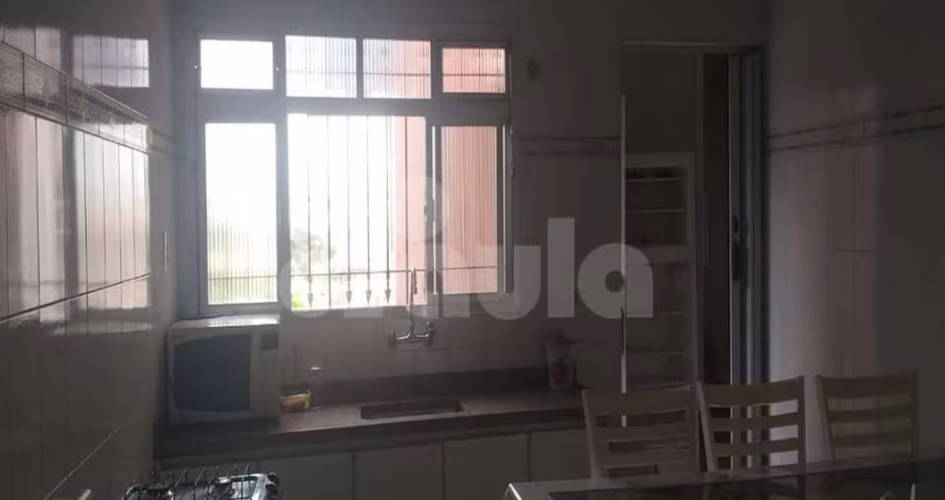 Casa com Salão comercial na Vila Guarani Santo André, Sendo 6,5 x 22 de terreno e construção 120 m².