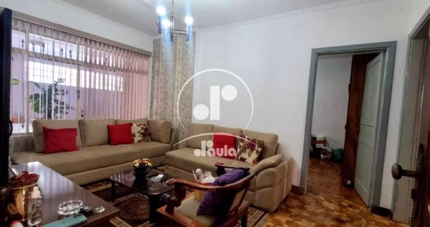 Casa antiga com sobrado fundos à venda em Santo André-SP, bairro Vila Floresta, 2 quartos, 2 salas, 1 banheiro, 3 vagas, 150m².