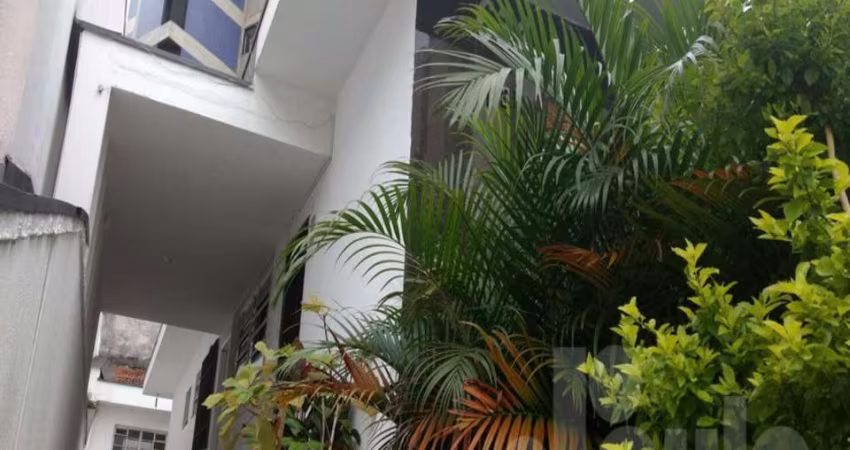 Casa Comercial Térrea Vila Bastos 213m² 4 Vagas com renda de 6 mil reais.