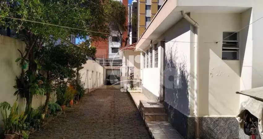 Casa térrea 342m², em excelente localização na Vila Bastos, Santo André.