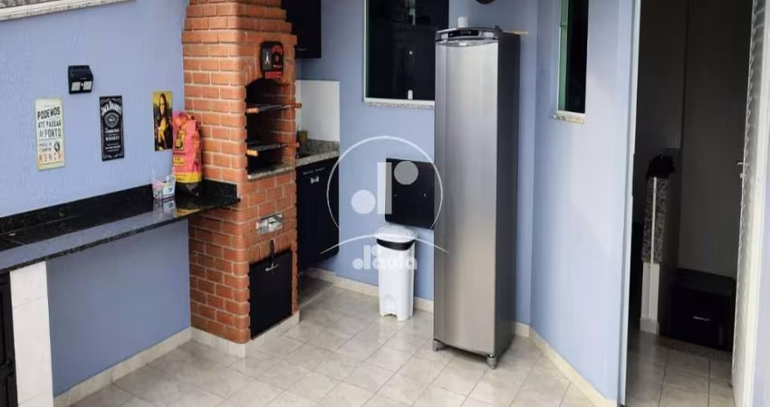 Sobrado, com 220mts na Vila Alzira, com três quartos, sendo um suíte com closet e varanda, três banheiros, área gourmet, quintal, garagem para quatro
