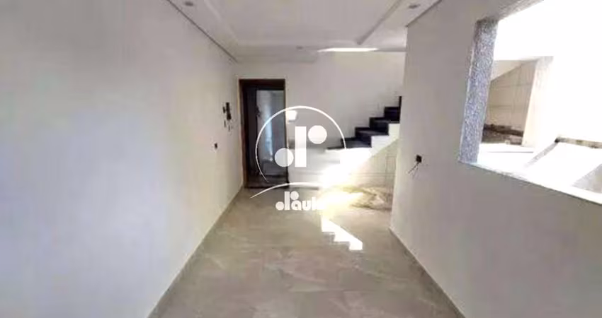 Vila Luzita. Cobertura com 78m2, com escada interna de acesso, 2 quartos e 1 vaga.